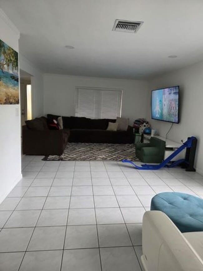 810 Sandtree Dr