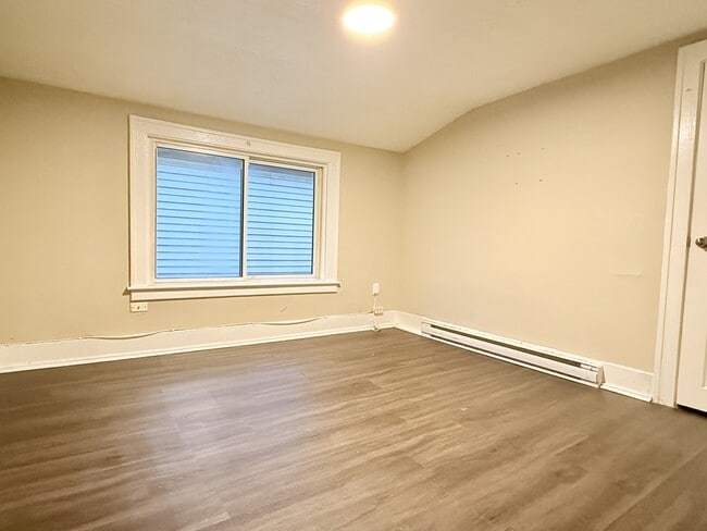 Photo - 1073 Albert Rd