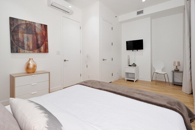 Photo - 353 W 46th St Unit SI ID1323938P