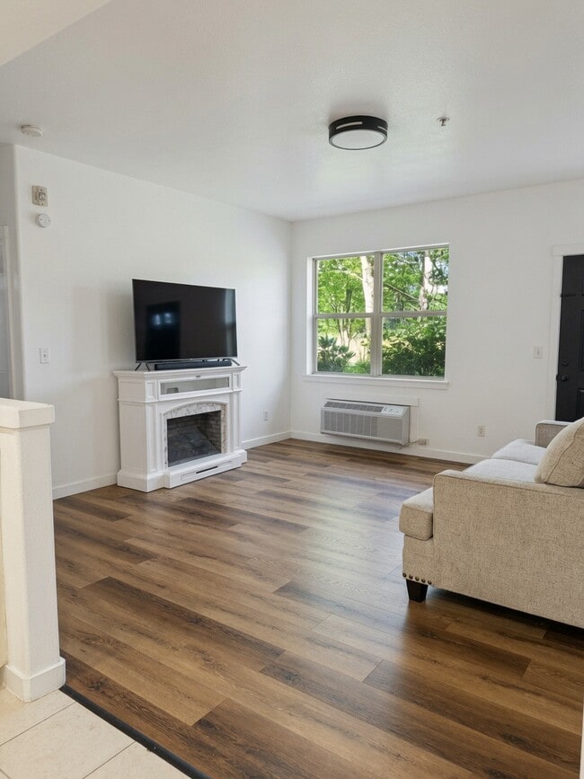 Photo - 774 NE Adwick Dr Unit 774 NE Adwick Dr