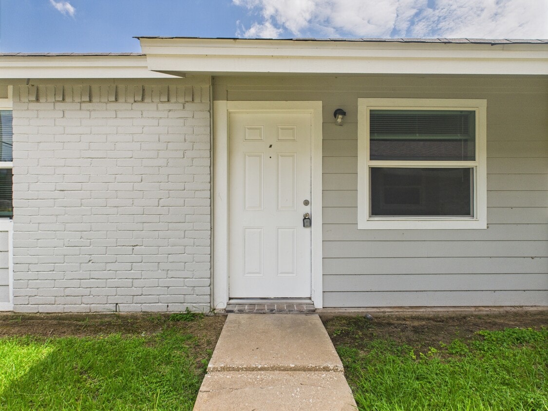 Photo - 1908 Finfeather Rd (Bryan, TX)