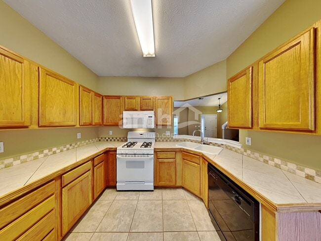 Photo - 2766 Lake Park Rdg E