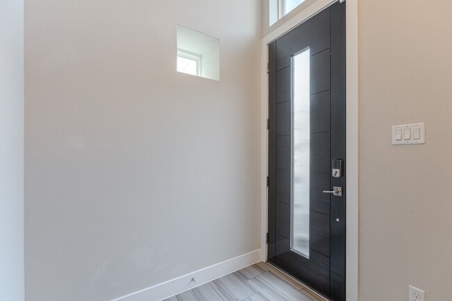 Photo - 5811 Petty St