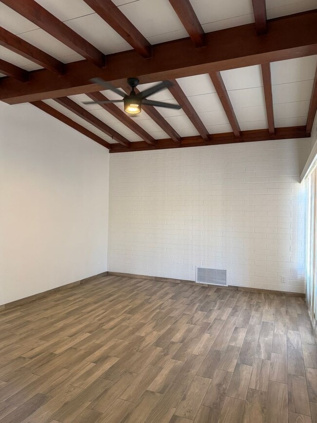 2640 E 10th St Unit 10th2642