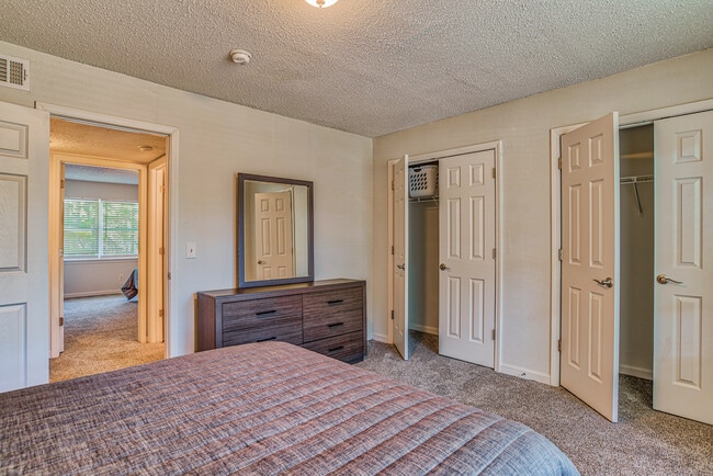 Towne West Manor