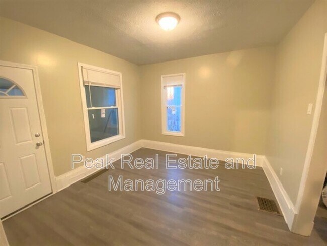 Photo - 455 Pleasant St SW