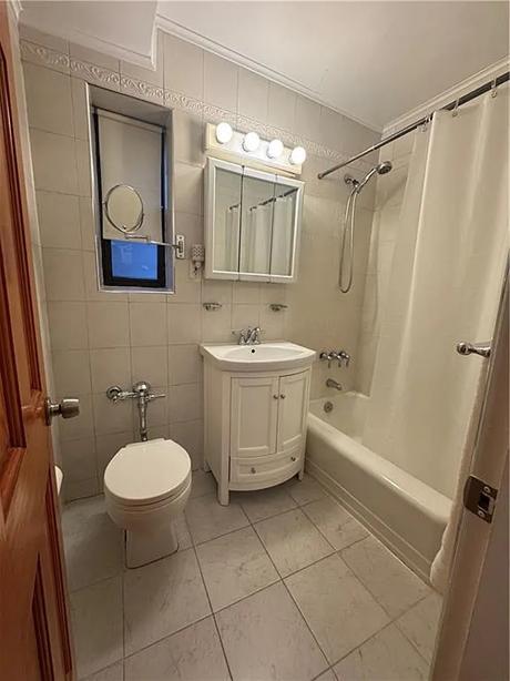 Photo - 7261 Shore Rd