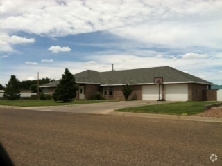 Building Photo - IMPRESSIVE CUSTOM BUILT HOME ON 16TH STREET
