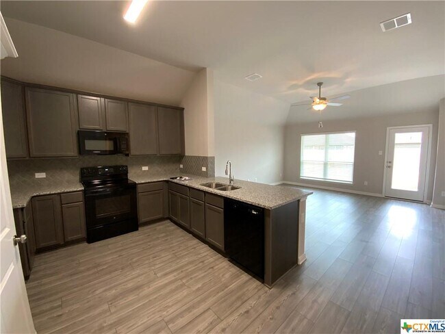 Photo - 3043 Dade Loop