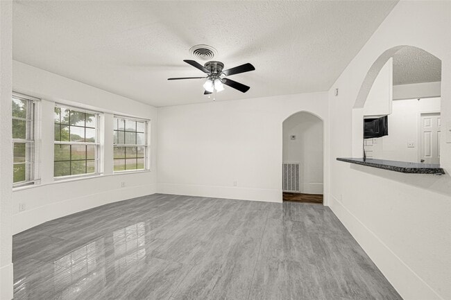 Photo - 506 Edgebrook Dr