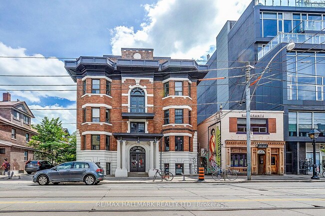Photo - 795 College St Unit 3B