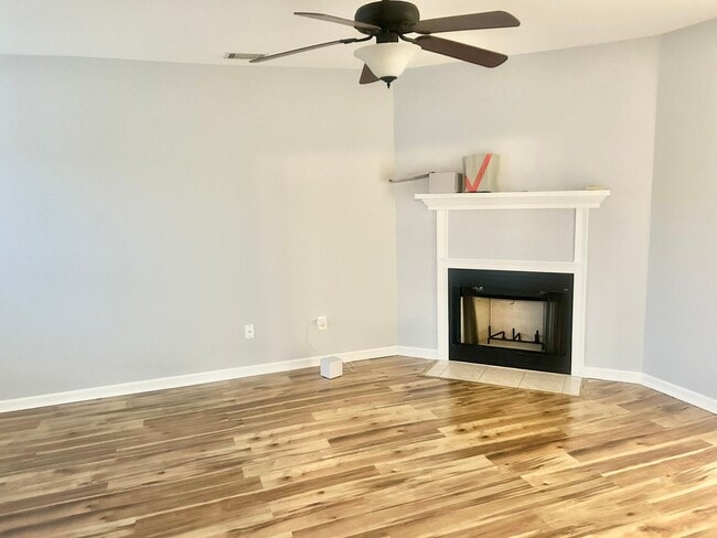 Photo - Charming 3BR Townhouse Near Shopping & Doctors Hospital