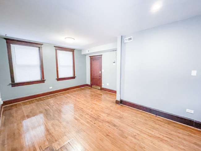 Photo - 2825 N Francisco Ave Unit 2