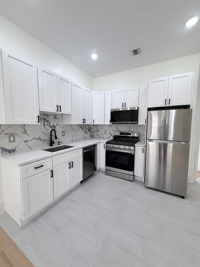 Photo - 741 Grand St Unidad 2