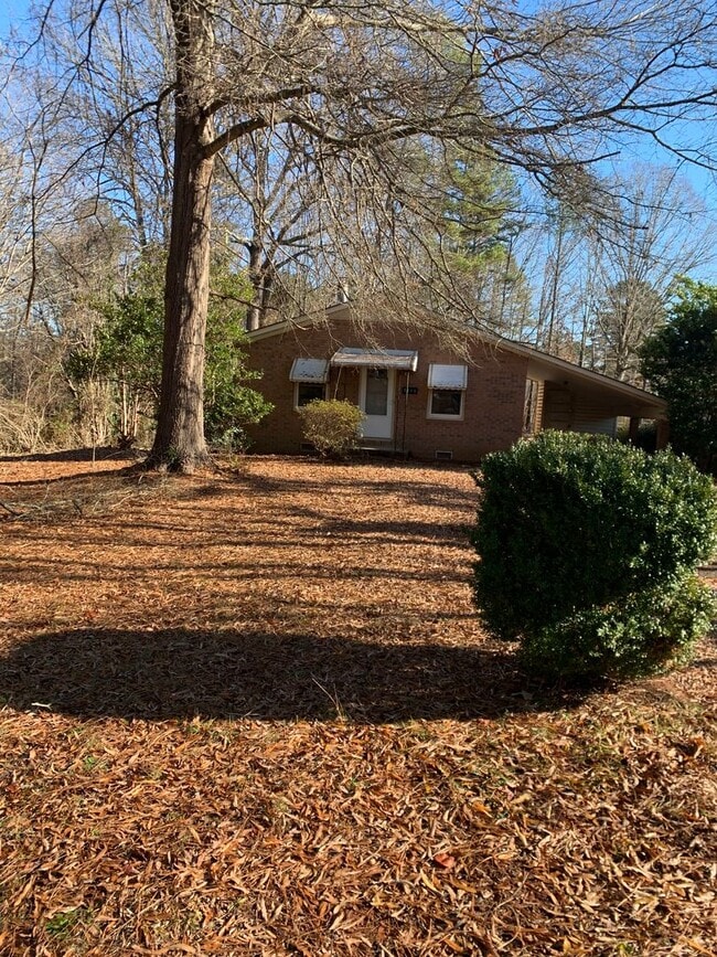 Building Photo - 3 Bedroom Salisbury Home