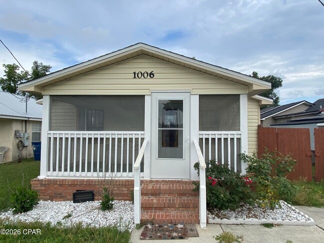 Building Photo - 1006 Massalina Dr