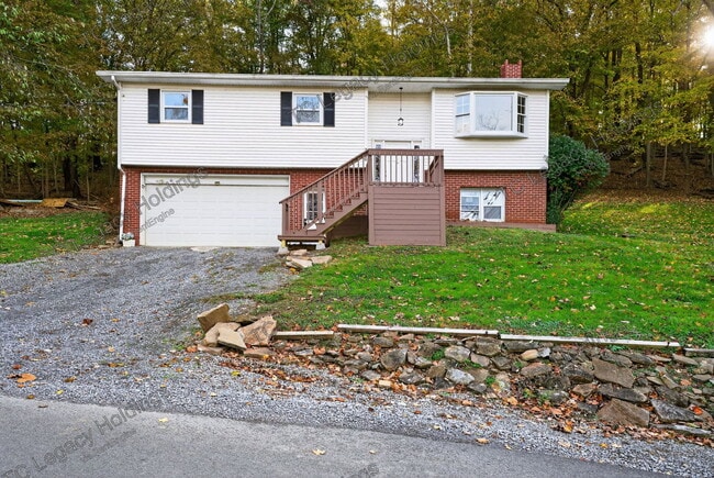 320 Diamond Ave