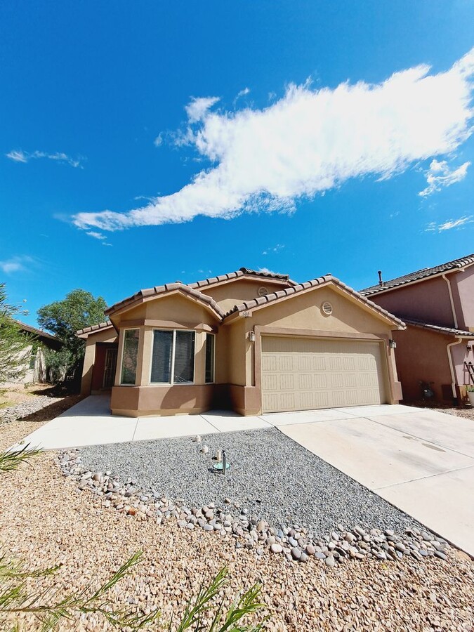 Great 3 bed, 2 bath, 1575 sq ft home in Huning Ranch! - Great 3 bed, 2 bath, 1575 sq ft home in Huning Ranch!