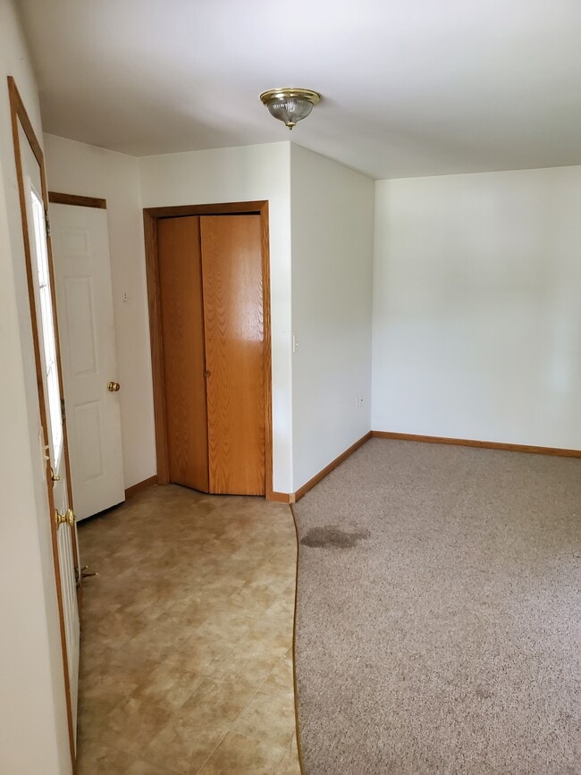 Photo - 100 7th St NE