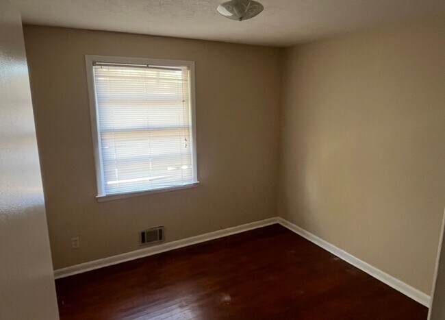 Photo - 3012 Pinewood Dr