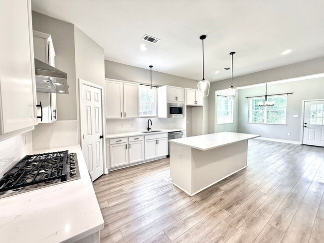 Building Photo - 10539 Durmast Dr