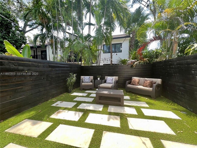 Building Photo - 3220 W Trade Ave