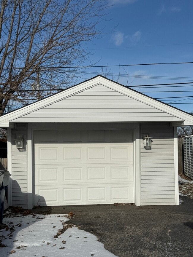 Photo - 9060 S Main St