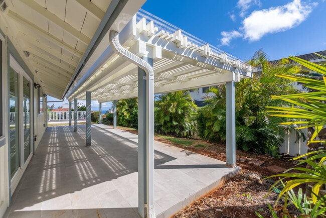 Photo - 2067 Laukahi St