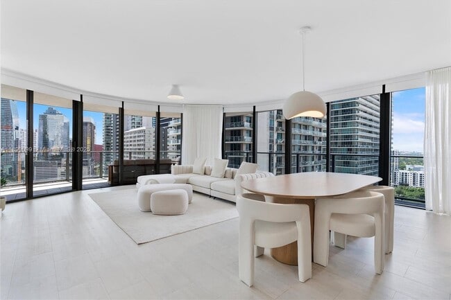 Photo - 1000 Brickell Plaza Unidad 2102