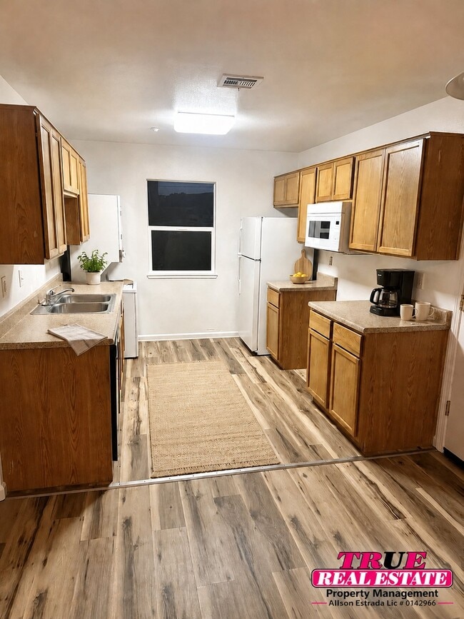 Photo - 805 Sunny Ln