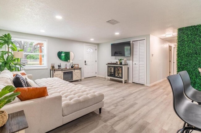 Photo - 219 S Webb Rd