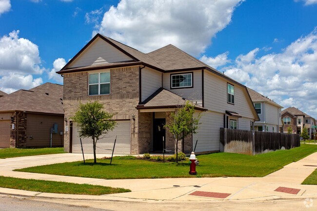 Building Photo - 4 Bedroom 2.5 bath, 2 car attached garage Rental