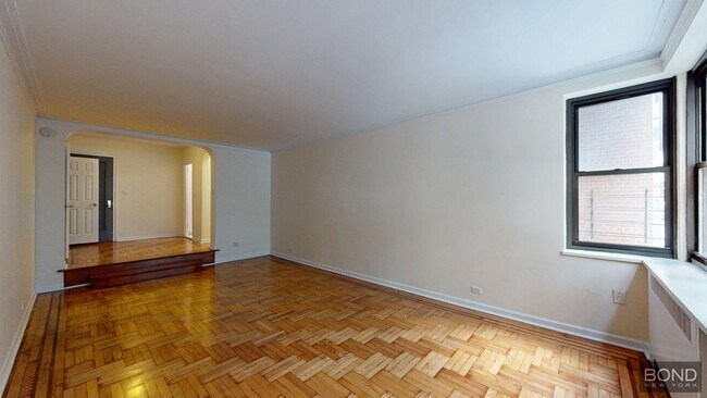 Building Photo - 124 E 24th St Unit 1D Rental