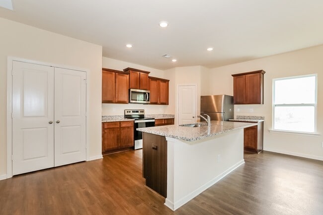 Photo - 956 Creekview Rd