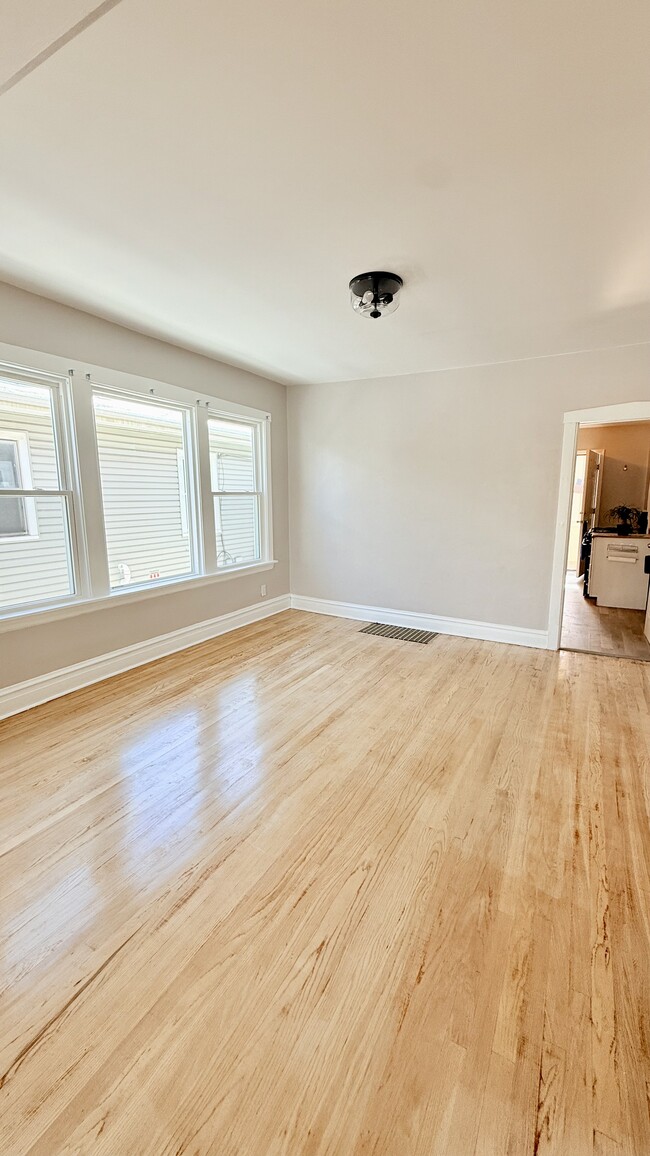 Photo - 4849 W Eddy St Unit 1