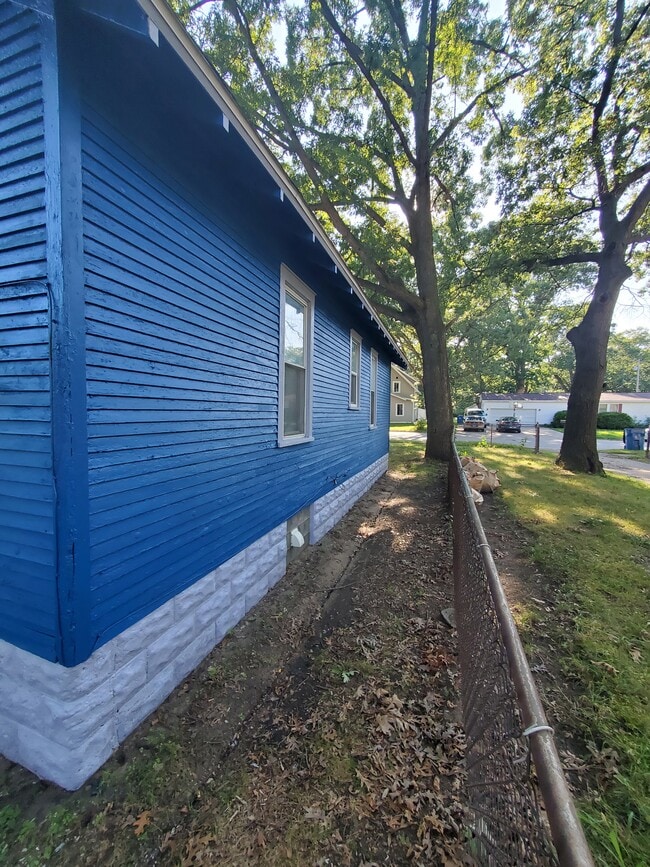 Photo - 2642 Riordan St