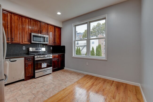 Photo - 38 Court House Pl