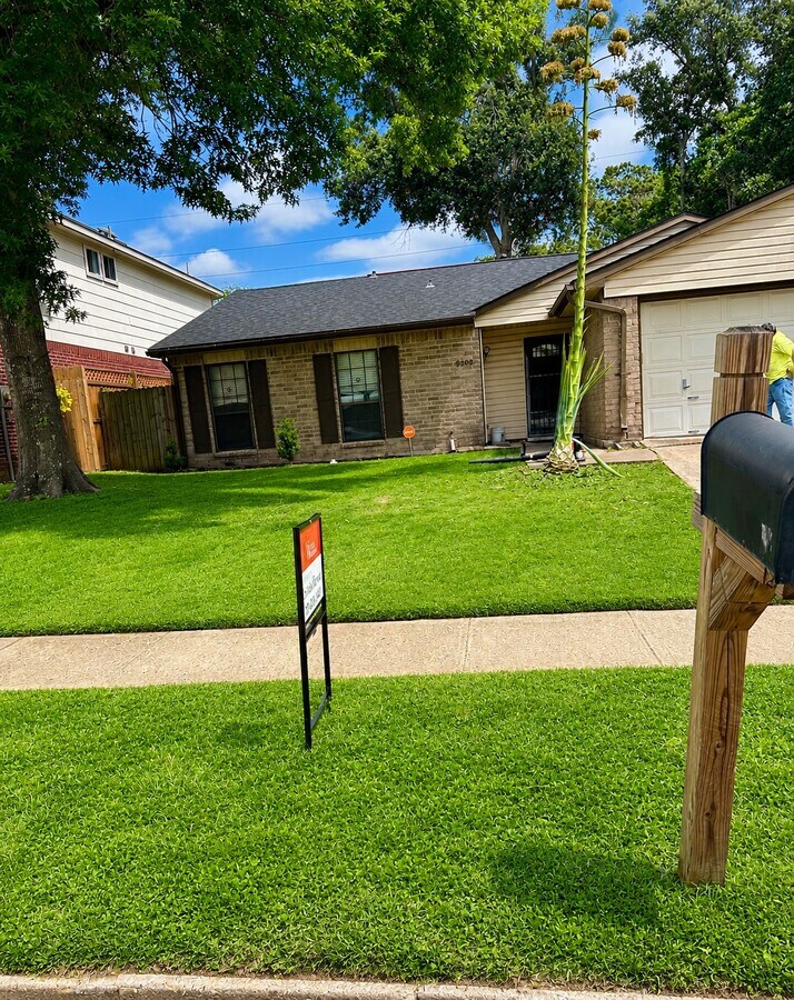 Photo - 5202 Santrey Dr