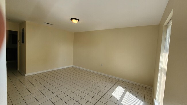 Building Photo - 3421 Golden Dr