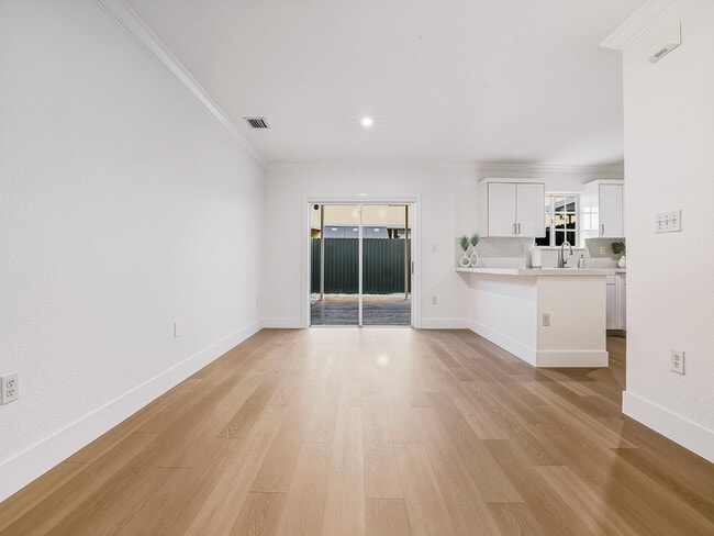 Building Photo - 11475 NW 94th Pl Unit 3