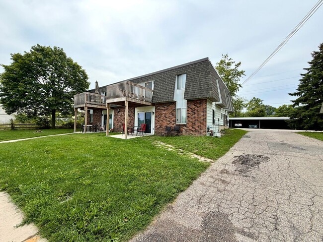Building Photo - 4245 Oak Park Dr SE Unit A