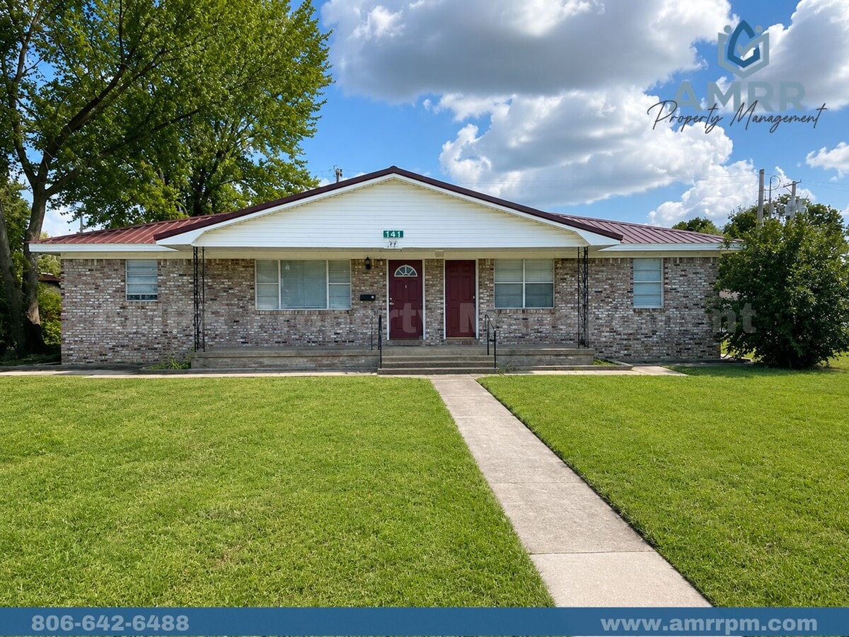 Photo - 141 W Main St
