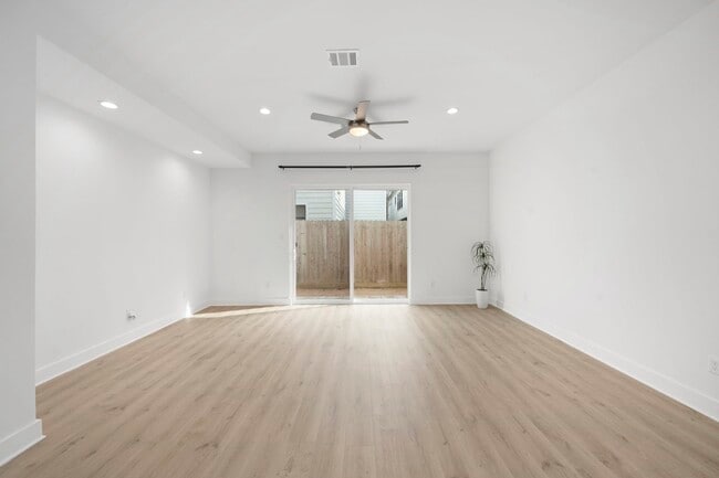 Photo - 1512 Barbee St