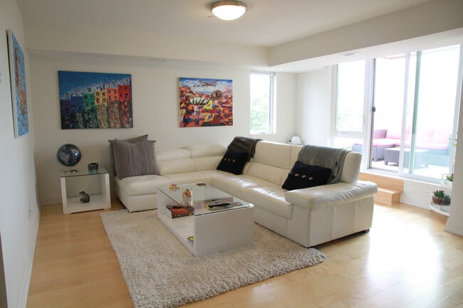 Photo - 405 Tweedsmuir Av