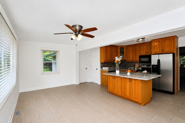 Photo - 697 Hickory Dr