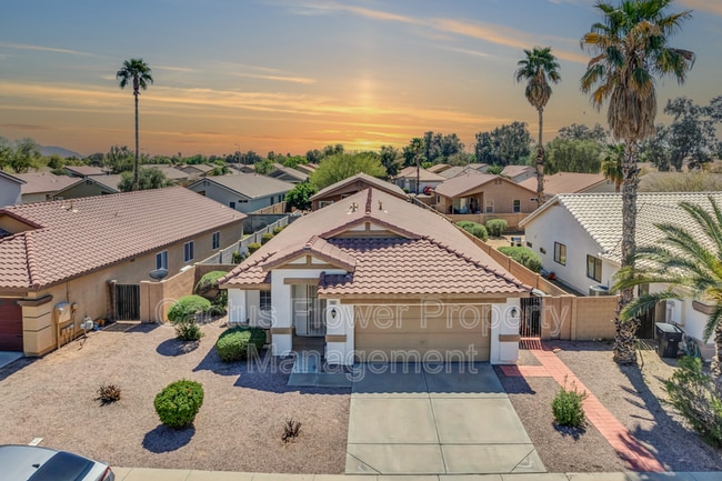 Photo - 2401 E Derringer Way