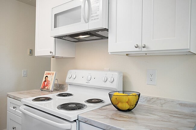 Oakleaf Apartments