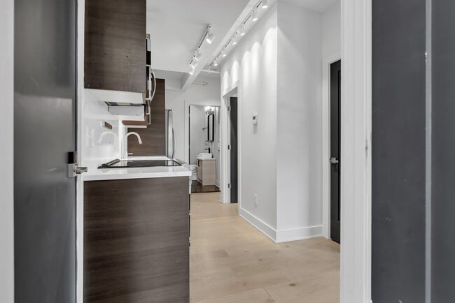 Photo - 182 Waterman St Unidad 2D