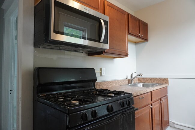 Photo - 890 Maplewood Ave Unidad 2