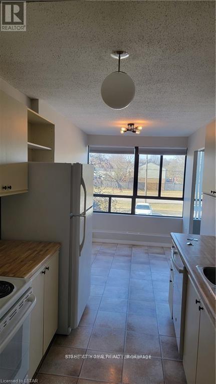 Photo - 1600 Adelaide St N Unit 202